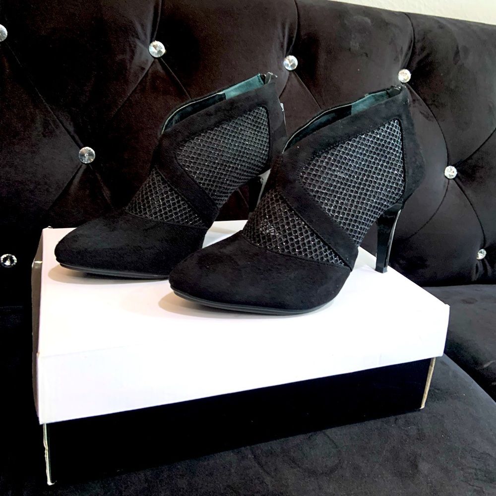 ALFANI- Black suede bootie w/ sparkled mesh